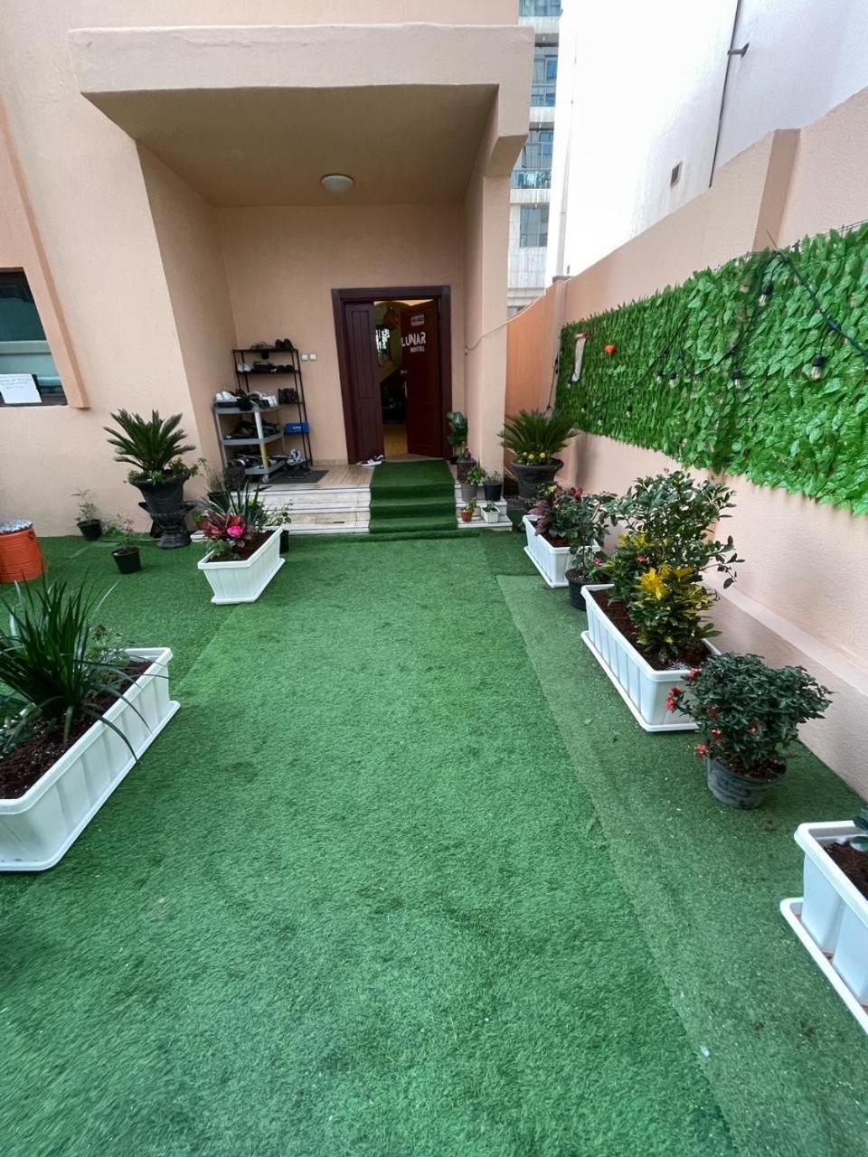 The Villa Hostel - By Lunar อาบูดาบี ภายนอก รูปภาพ